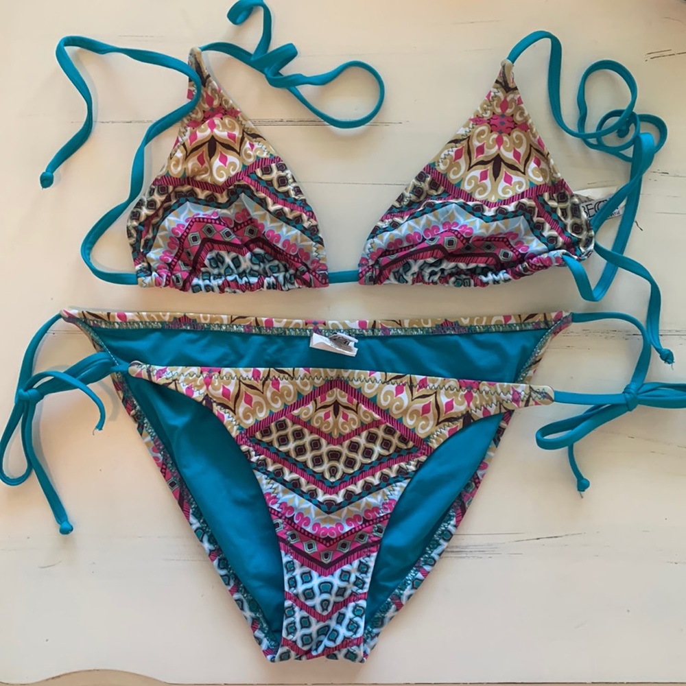 Becca string bikini L top with a M bottom👙